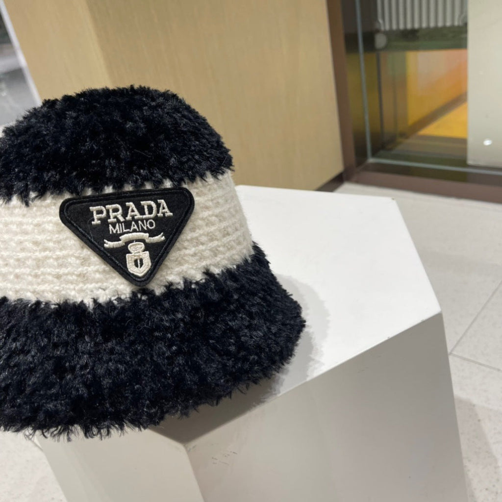 PRA 25 PLUSH KNITTED HAT BLACK AND WHITE 824816