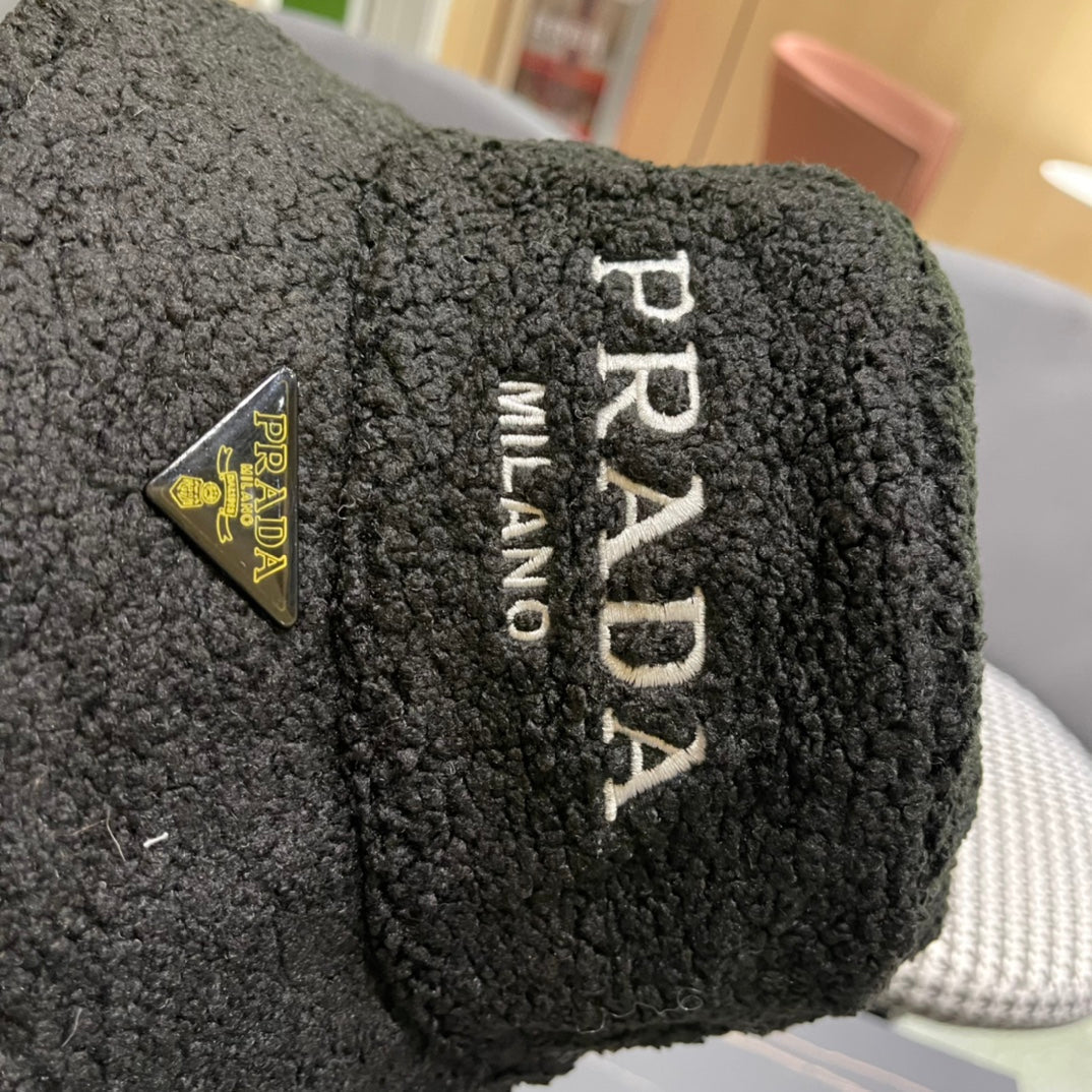 PRA 25 PLUSH FISHERMAN BLACK HAT 828318