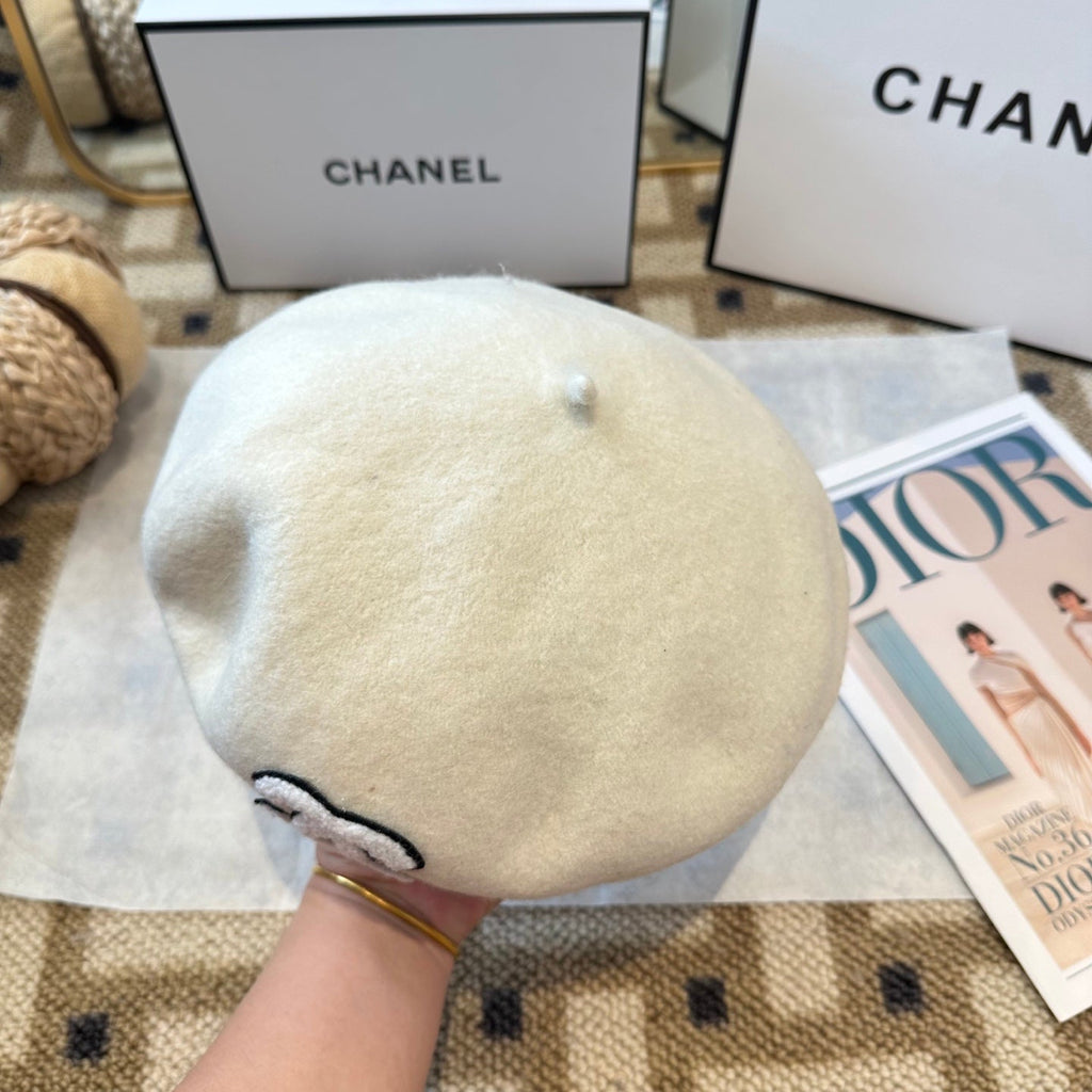 Chanel New Wool Beret White 960040