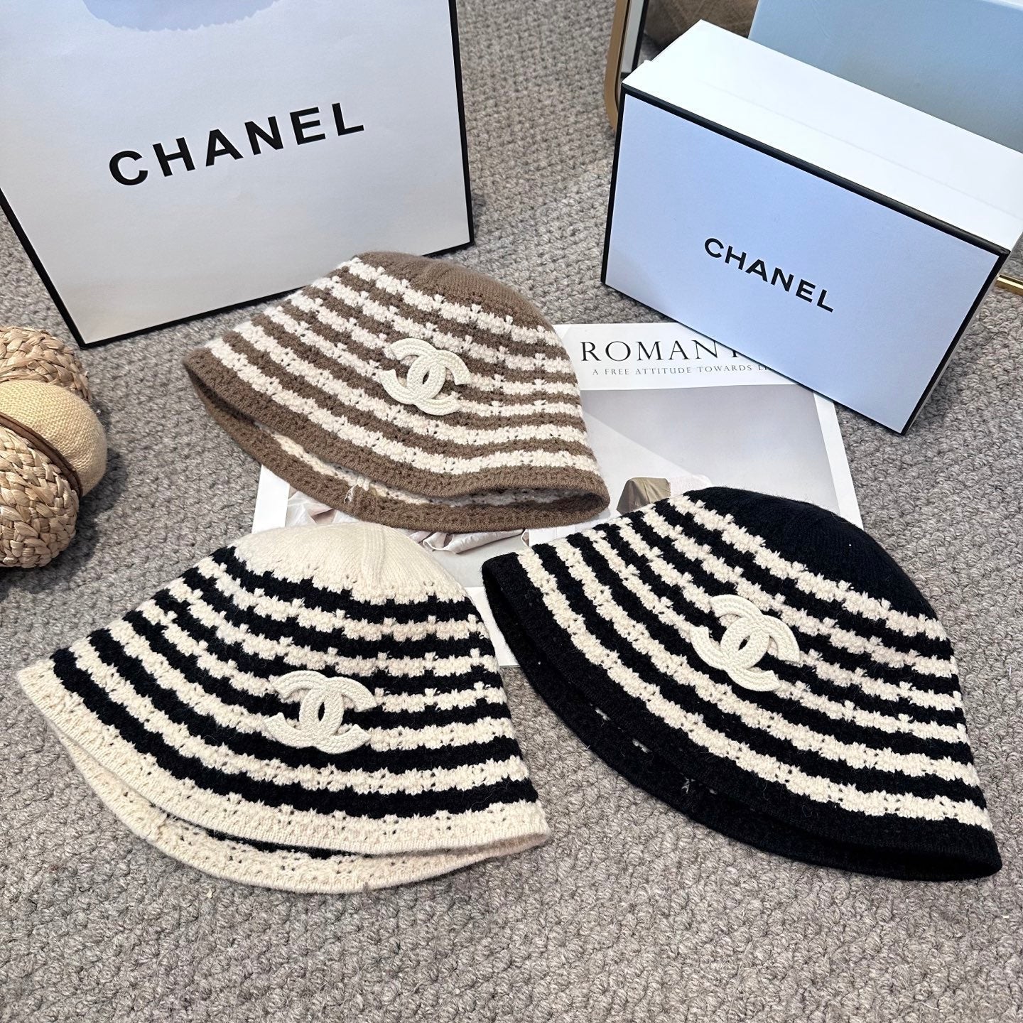 Chanel Simple New Fisherman's White Black in Wool Knitting 960051