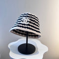 Chanel Simple New Fisherman's White Black in Wool Knitting 960051