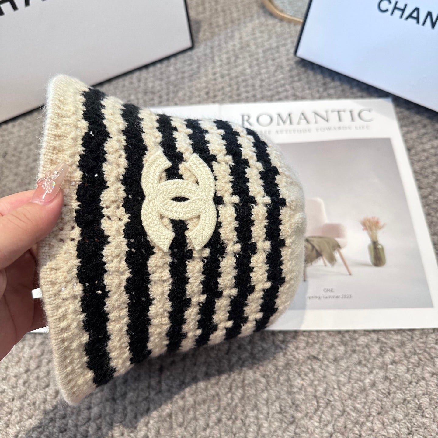 Chanel Simple New Fisherman's White Black in Wool Knitting 960051