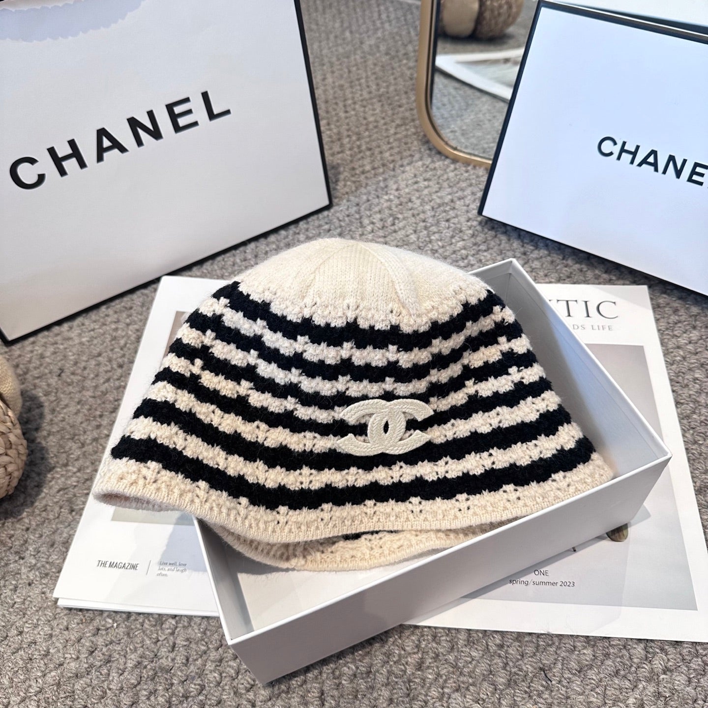 Chanel Simple New Fisherman's White Black in Wool Knitting 960051