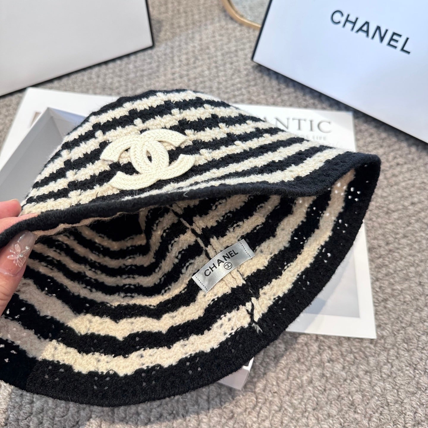 Chanel Simple New Fisherman's Black White  in Wool Knitting 960053
