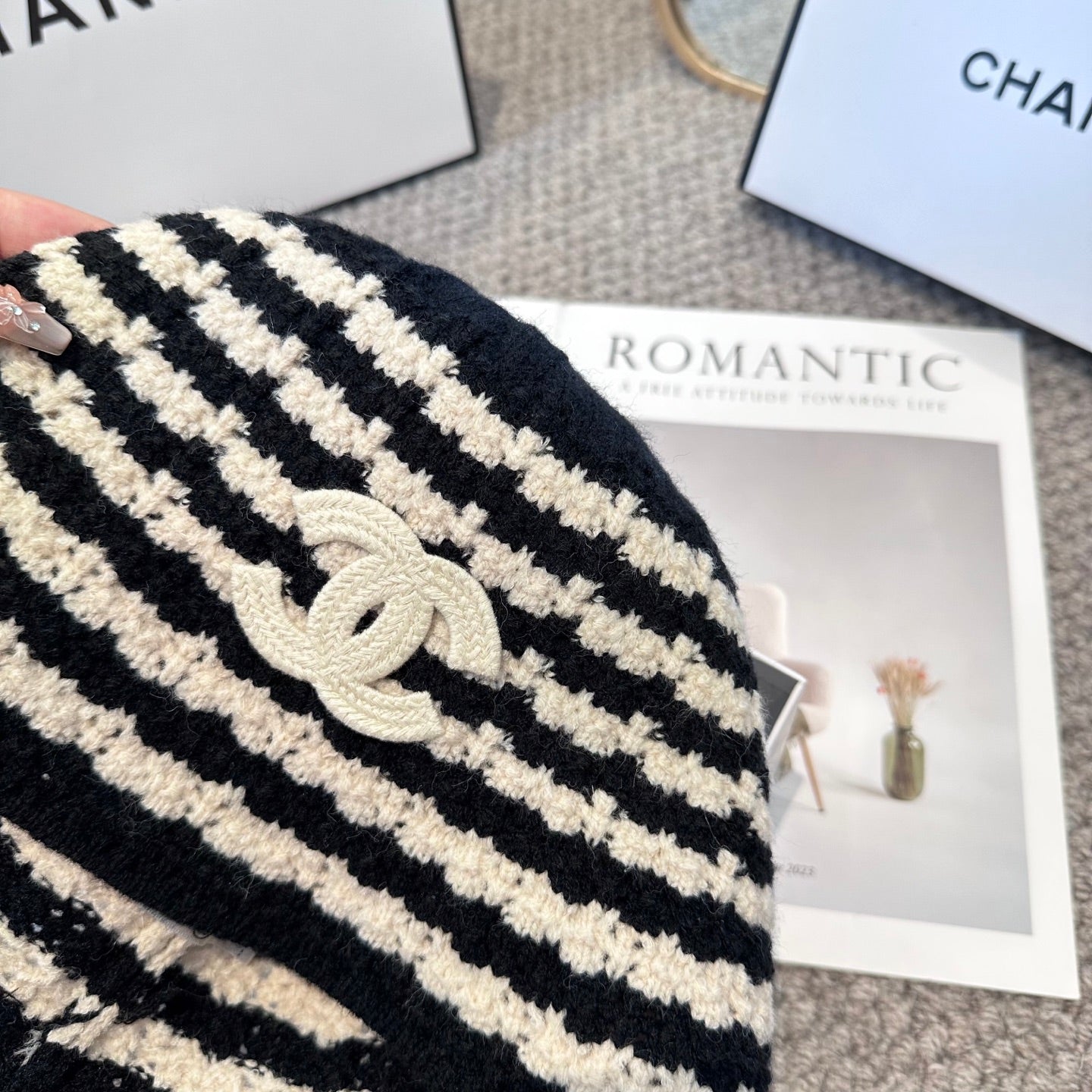Chanel Simple New Fisherman's Black White  in Wool Knitting 960053