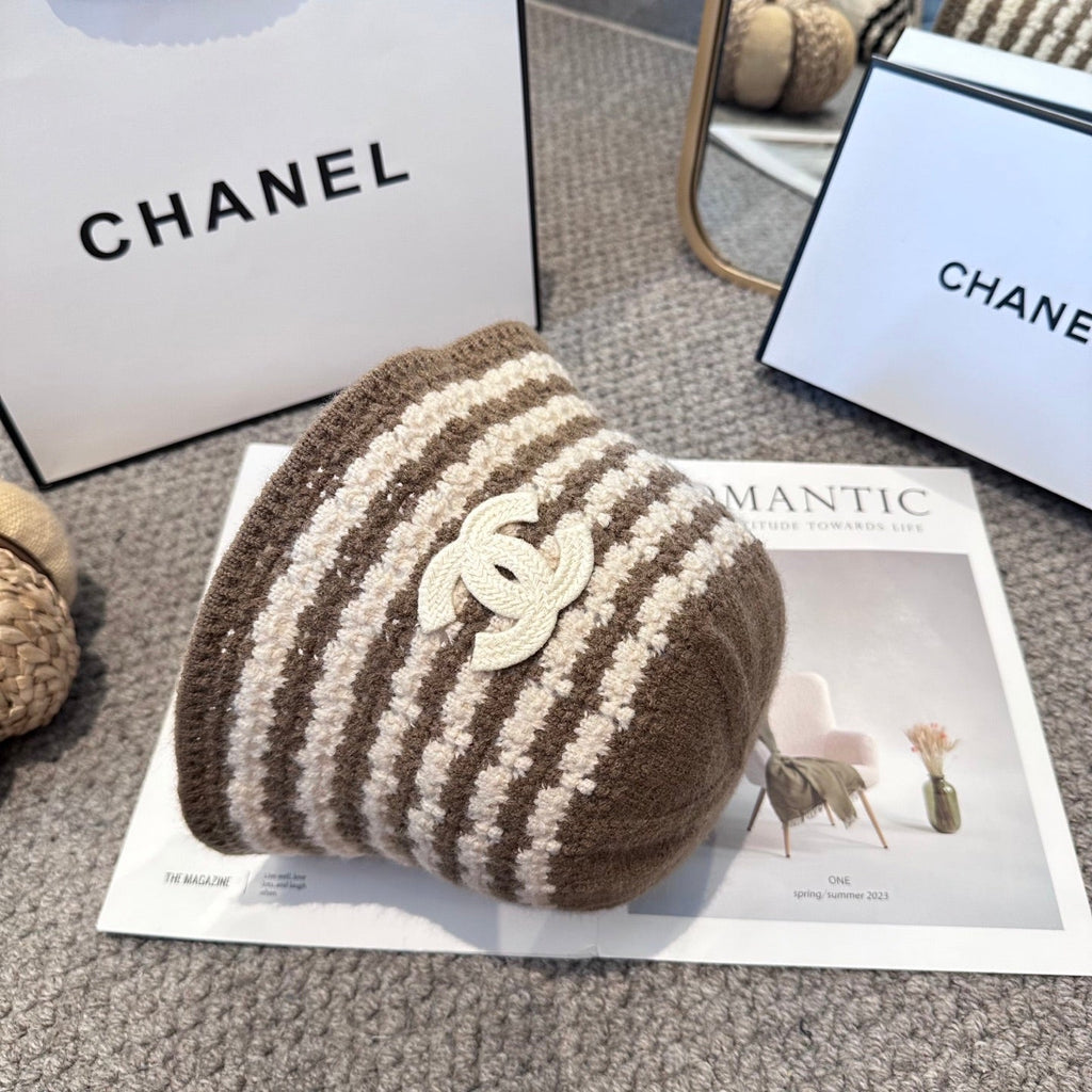 Chanel Simple New Fisherman's Brown White  in Wool Knitting 960052