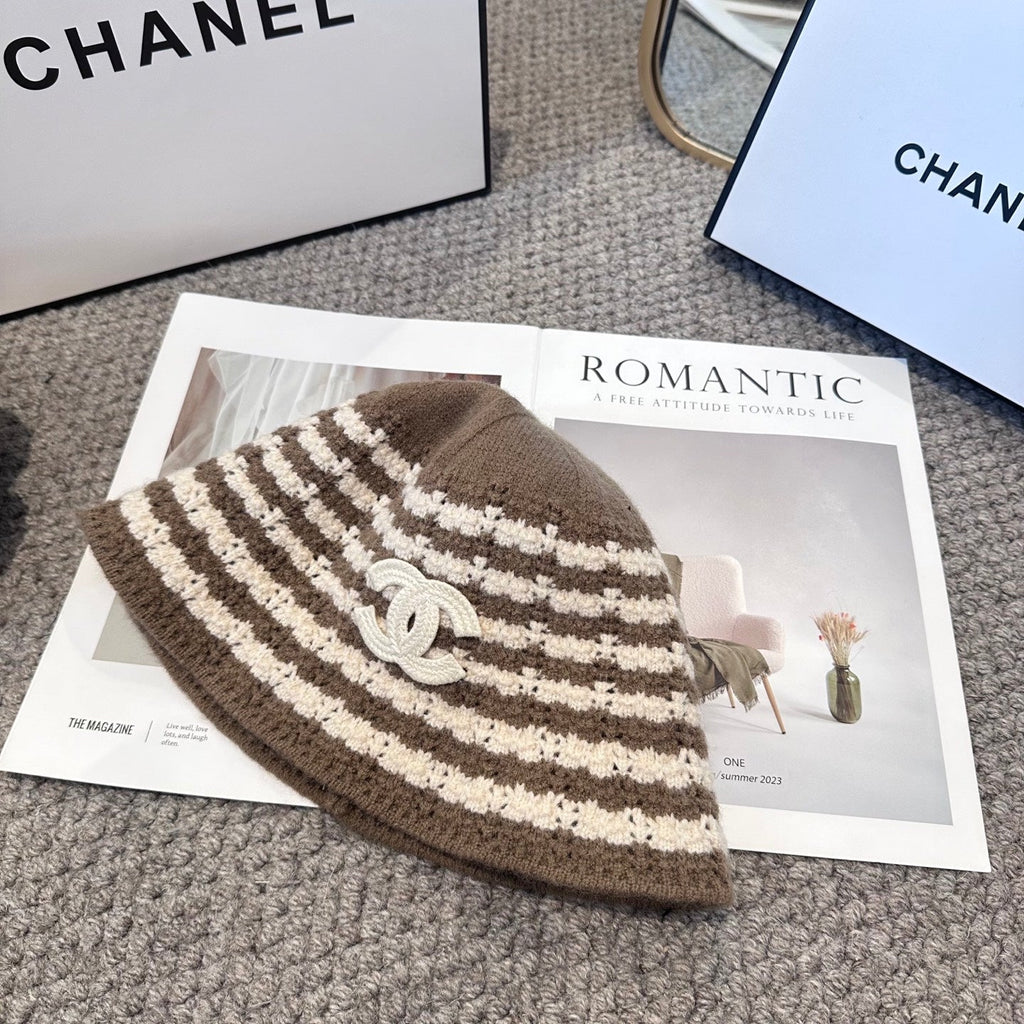 Chanel Simple New Fisherman's Brown White  in Wool Knitting 960052