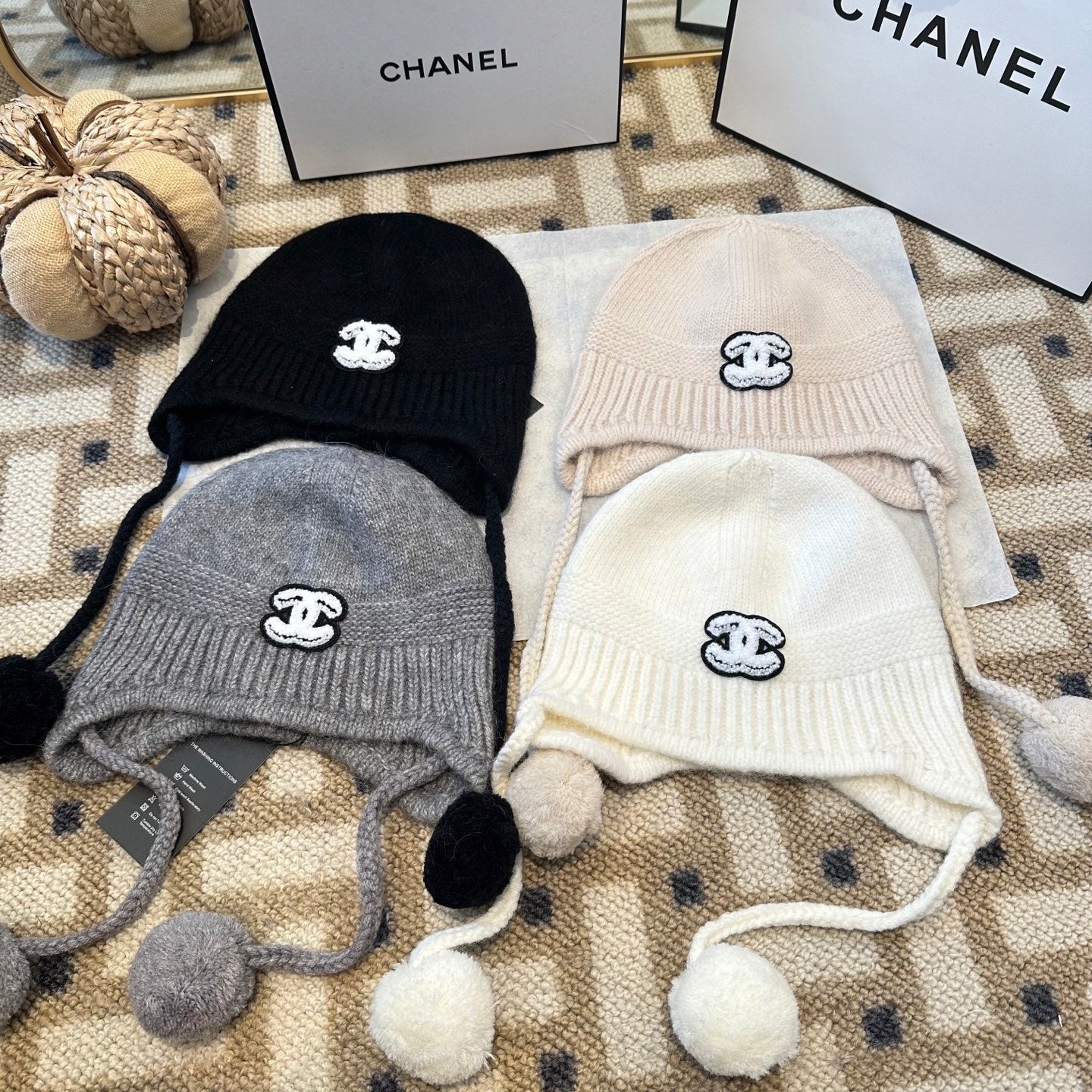 Chanel Fall/Winter White Wool Knitting Beanie 960068