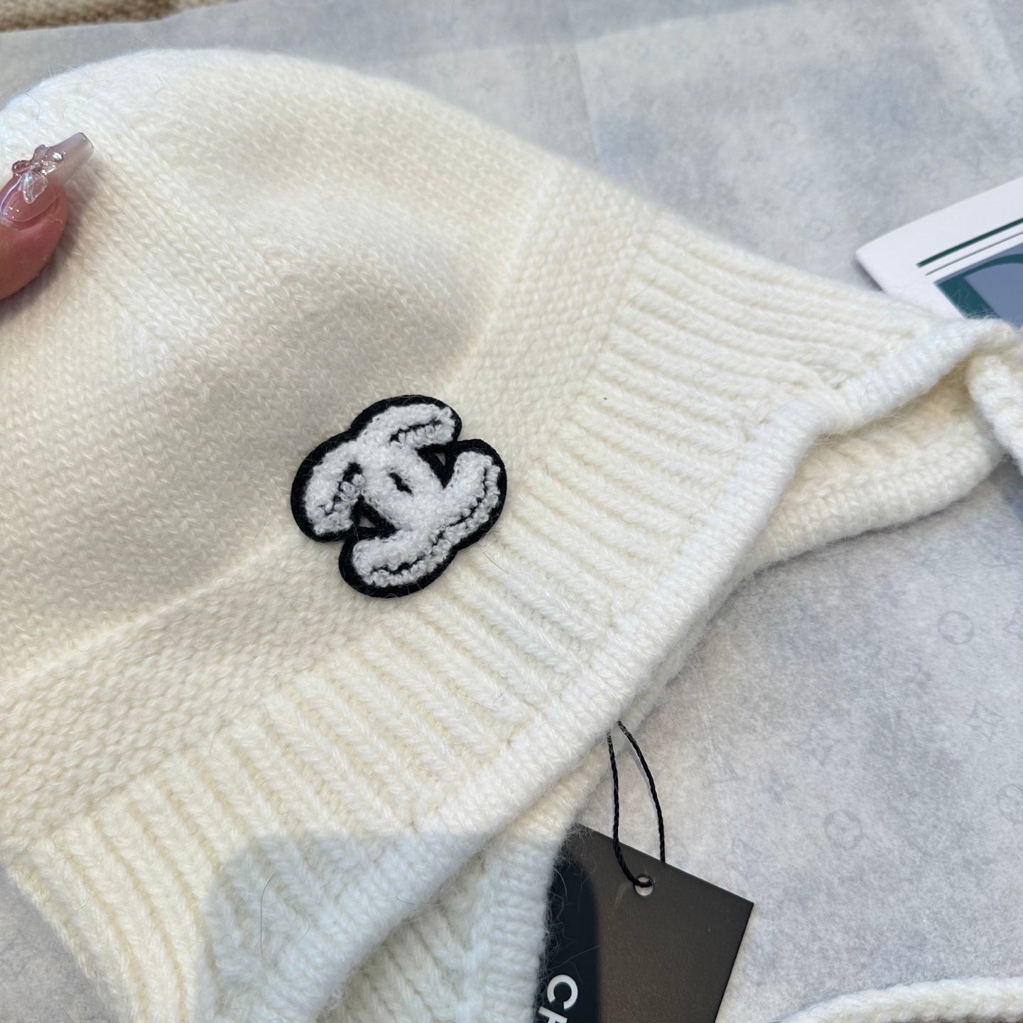 Chanel Fall/Winter White Wool Knitting Beanie 960068