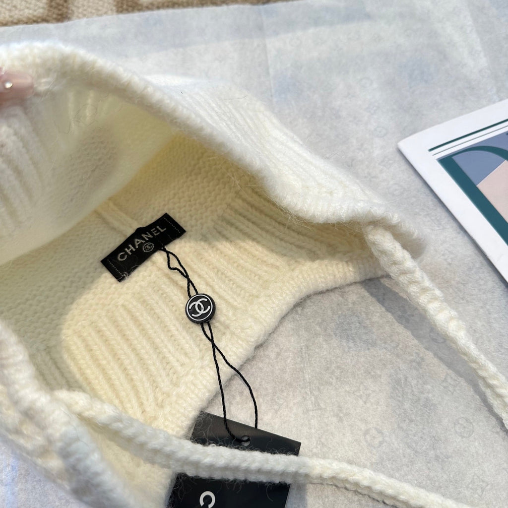 Chanel Fall/Winter White Wool Knitting Beanie 960068