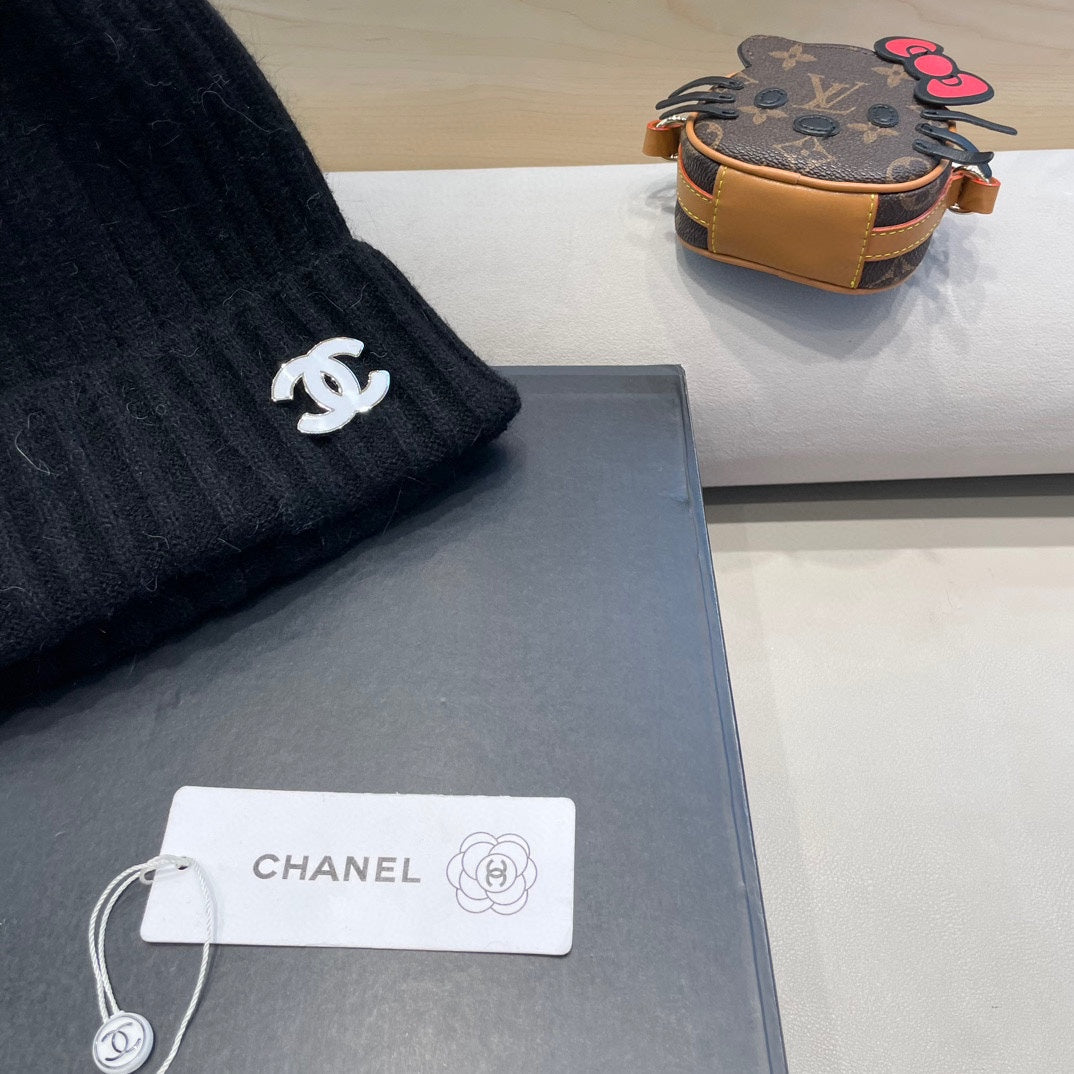 Chanel Women's Knitted Black Hat 980323