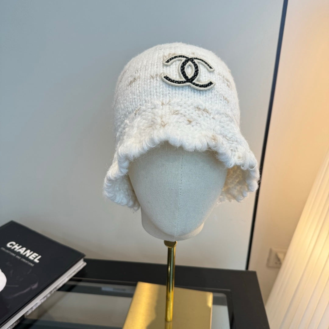 Chanel New Knitted Bucket Hat White in Fibrous 980143