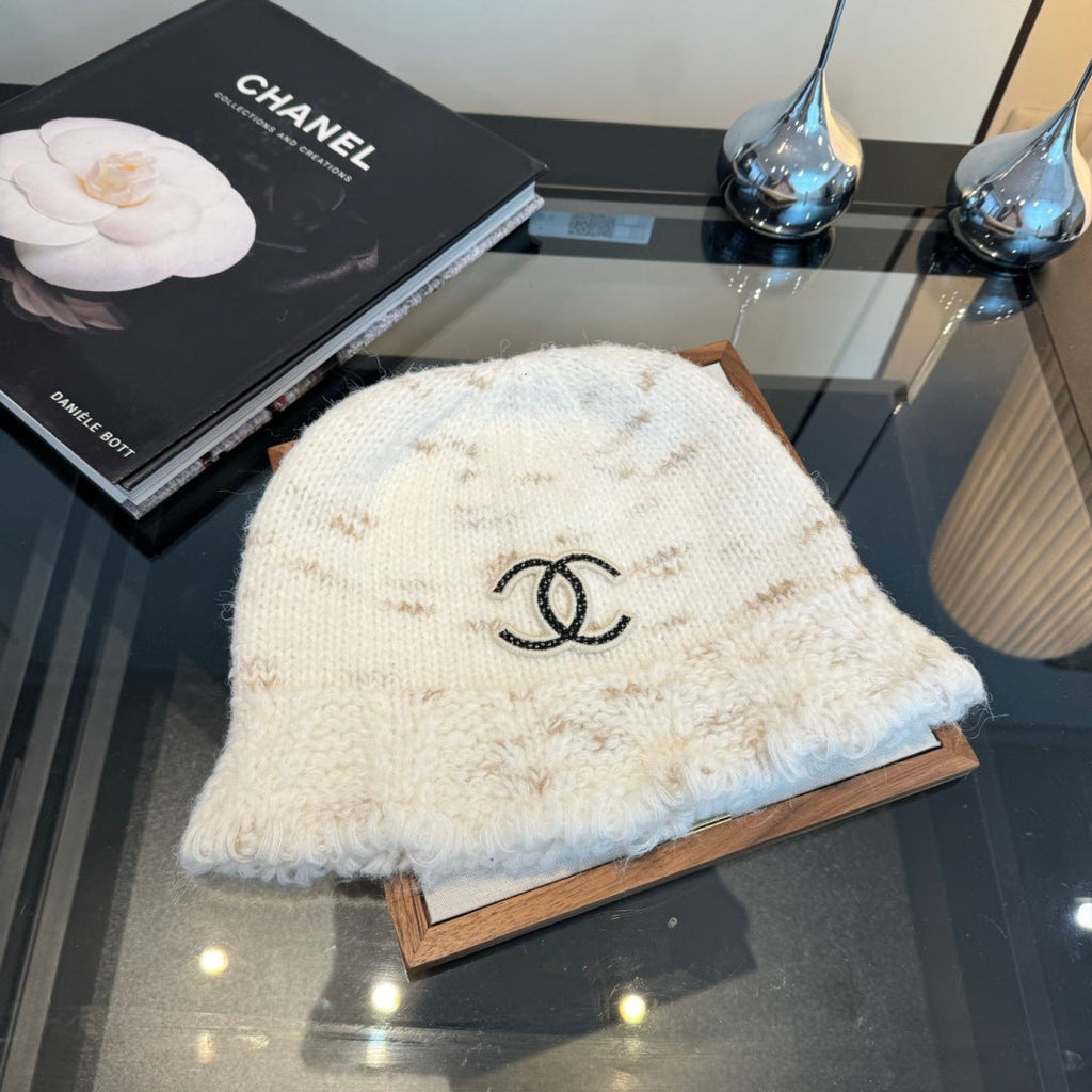 Chanel New Knitted Bucket Hat White in Fibrous 980143
