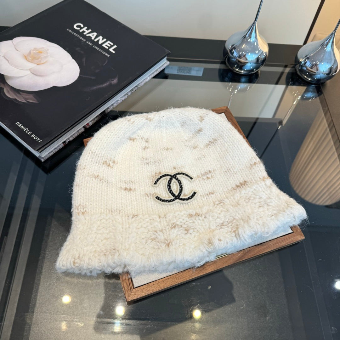 Chanel New Knitted Bucket Hat White in Fibrous 980143