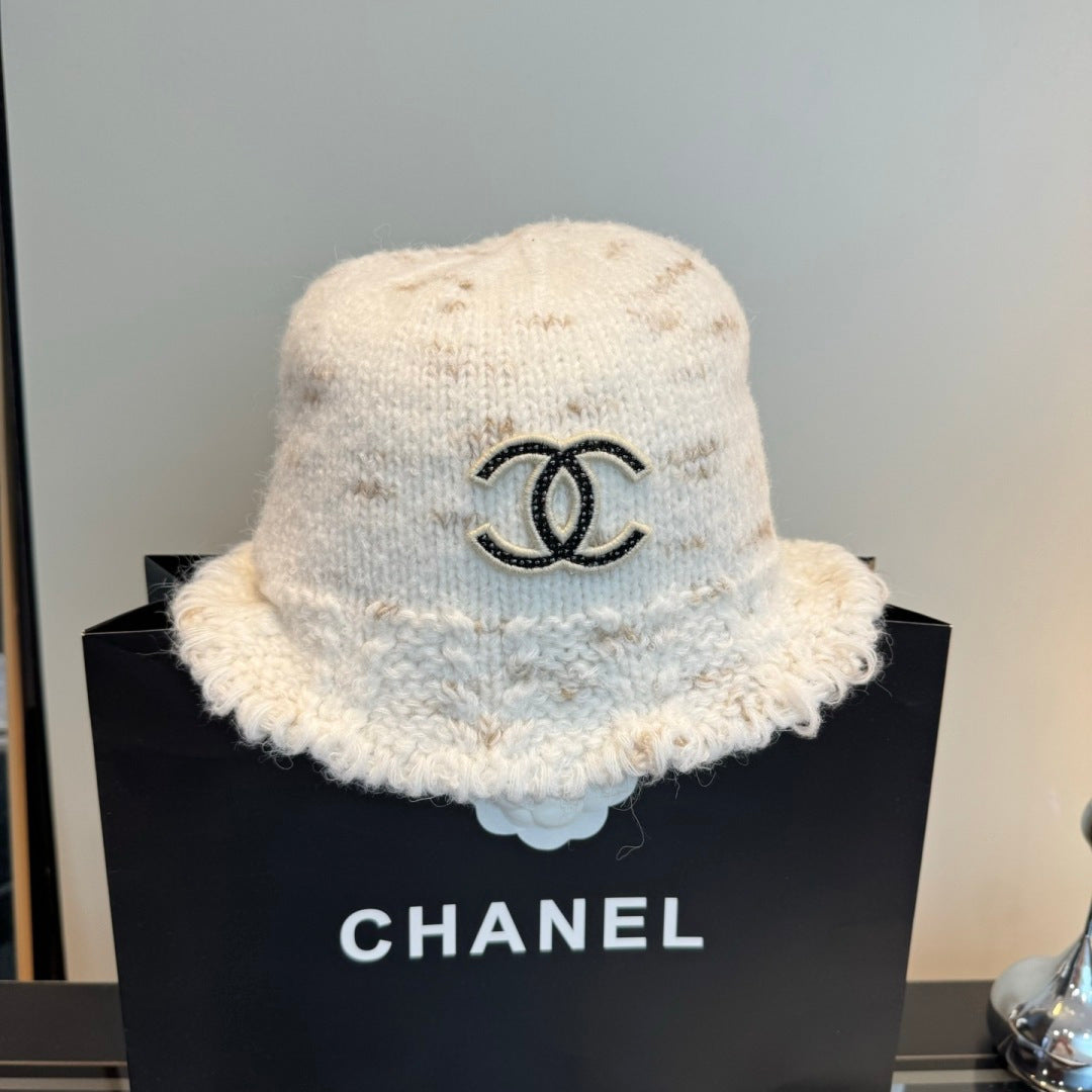 Chanel New Knitted Bucket Hat White in Fibrous 980143