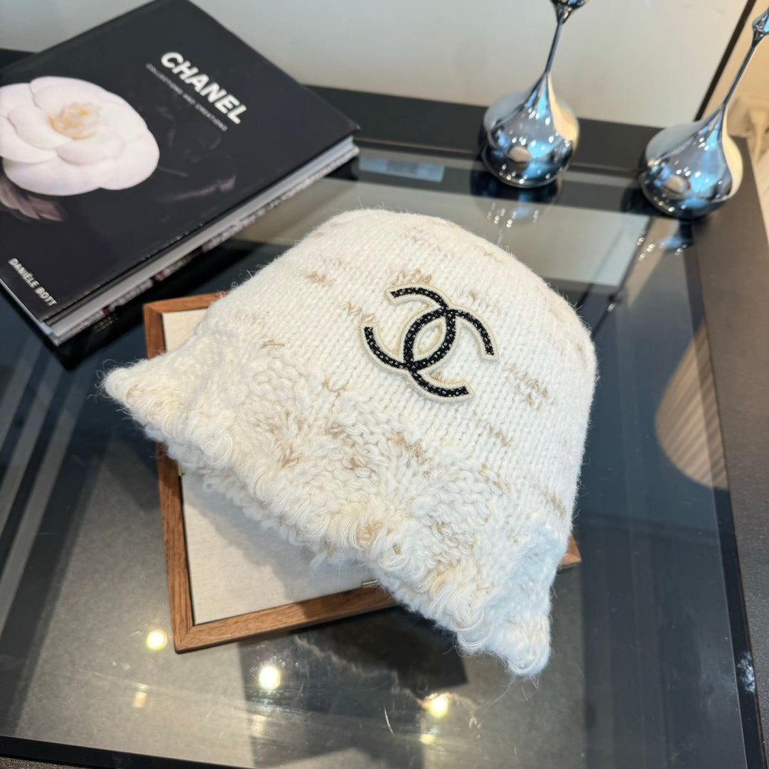 Chanel New Knitted Bucket Hat White in Fibrous 980143