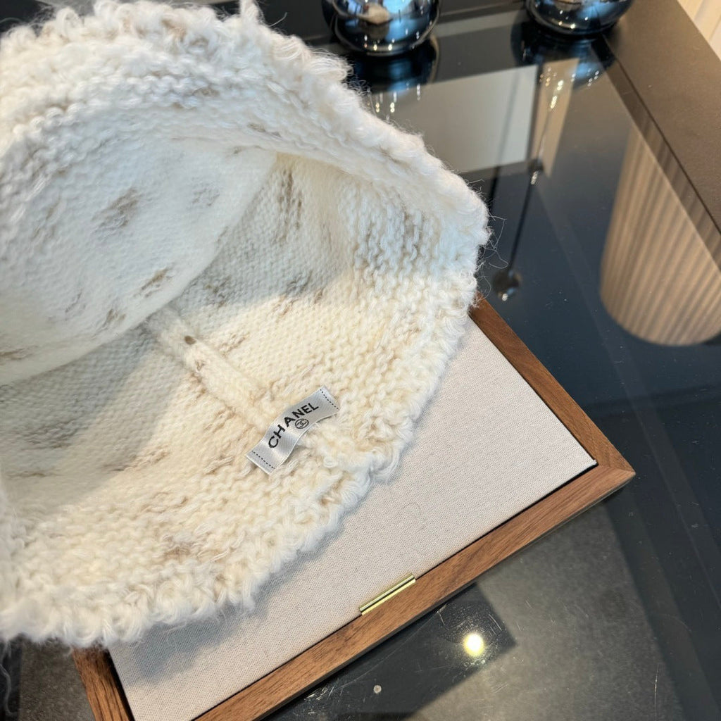 Chanel New Knitted Bucket Hat White in Fibrous 980143