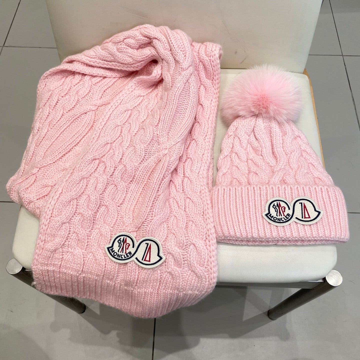 Moncler Classic Set Hat & Scarf Pink in Wool 980306
