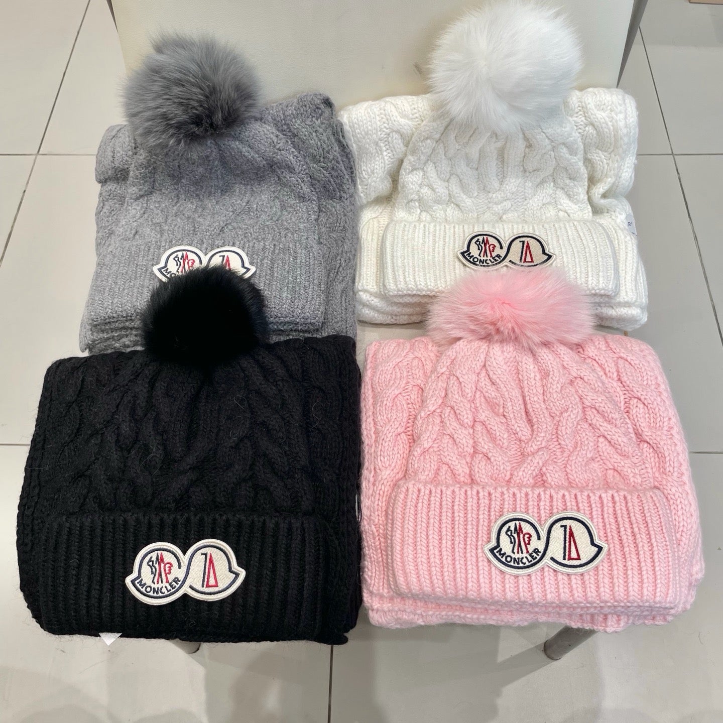 Moncler Classic Set Hat & Scarf Pink in Wool 980306