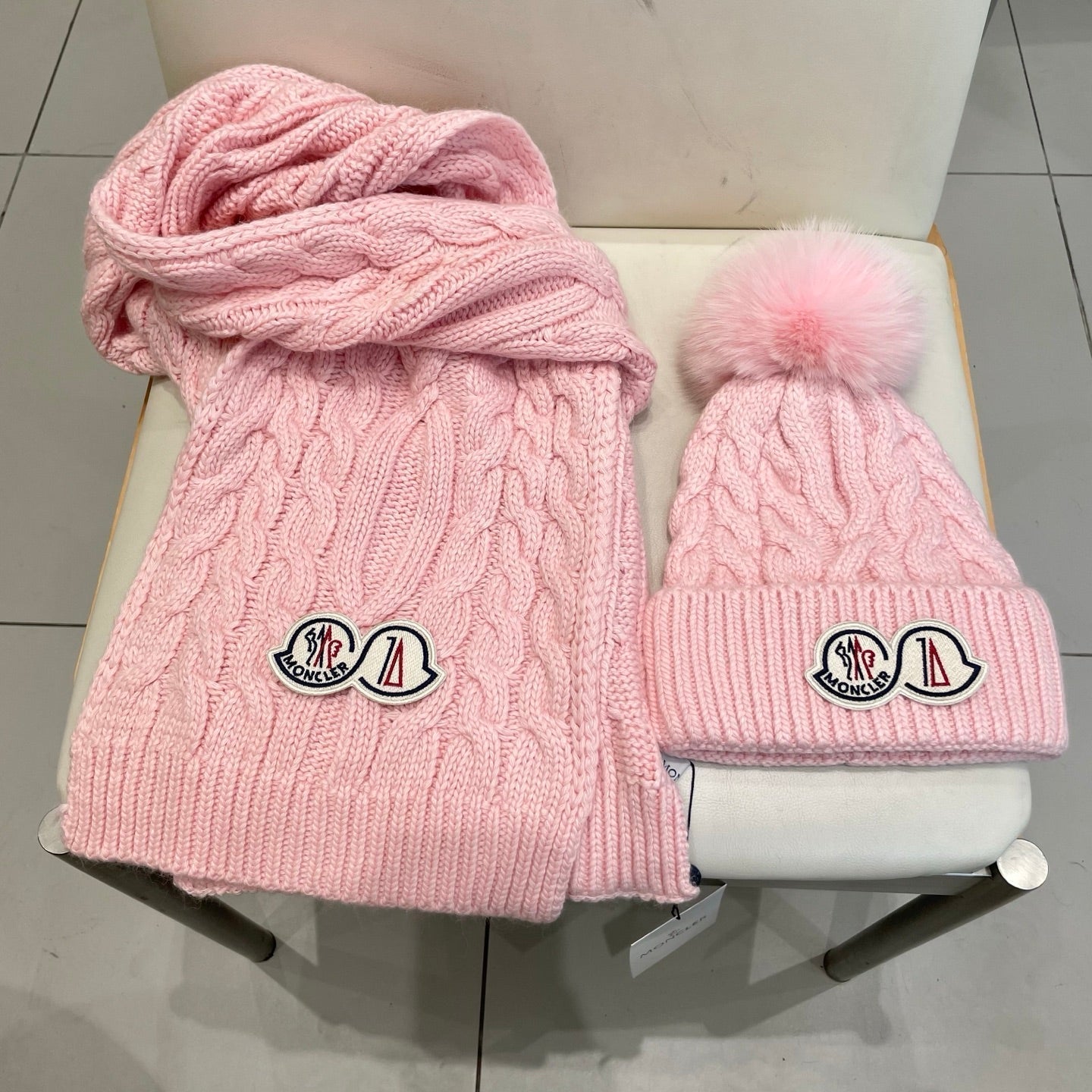 Moncler Classic Set Hat & Scarf Pink in Wool 980306