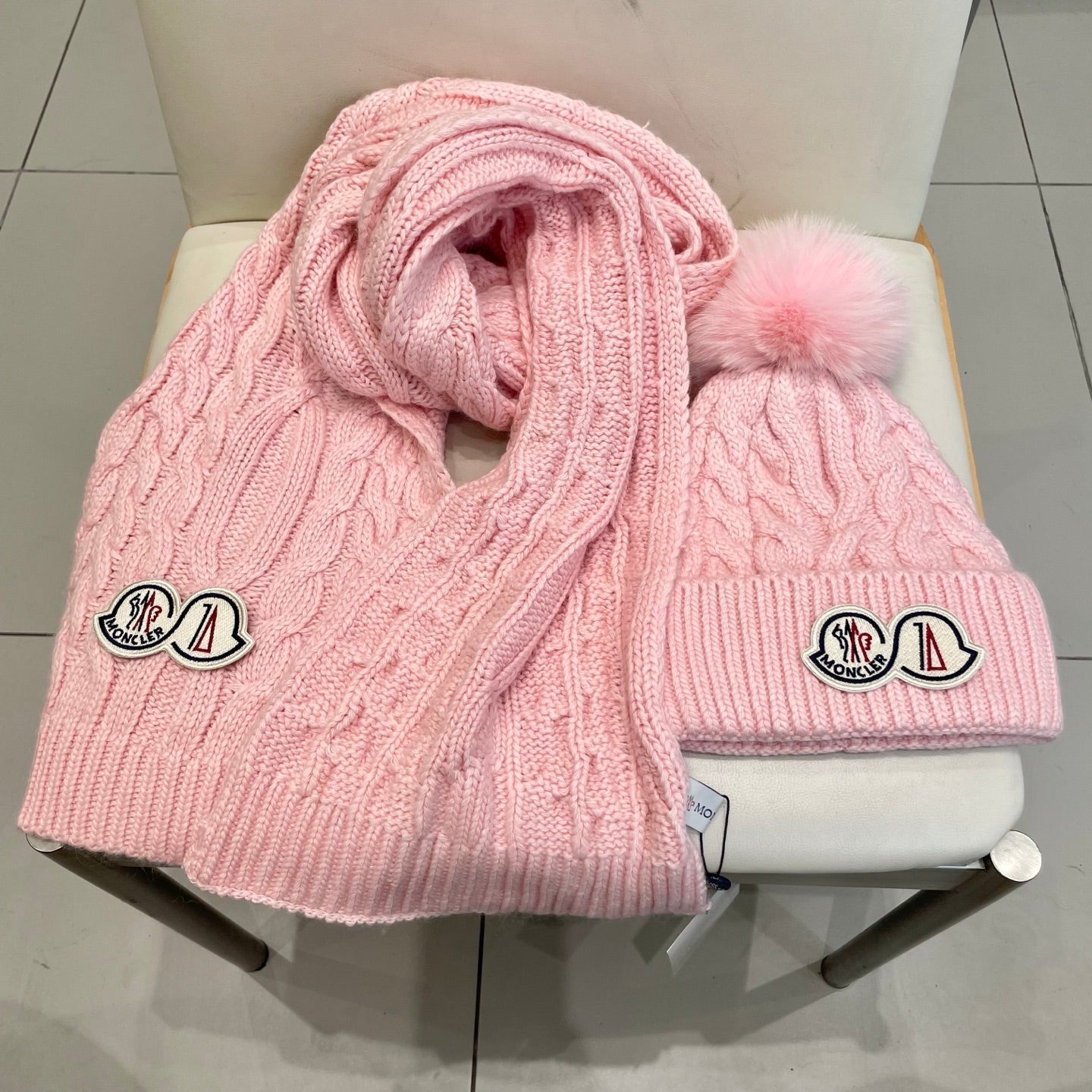 Moncler Classic Set Hat & Scarf Pink in Wool 980306