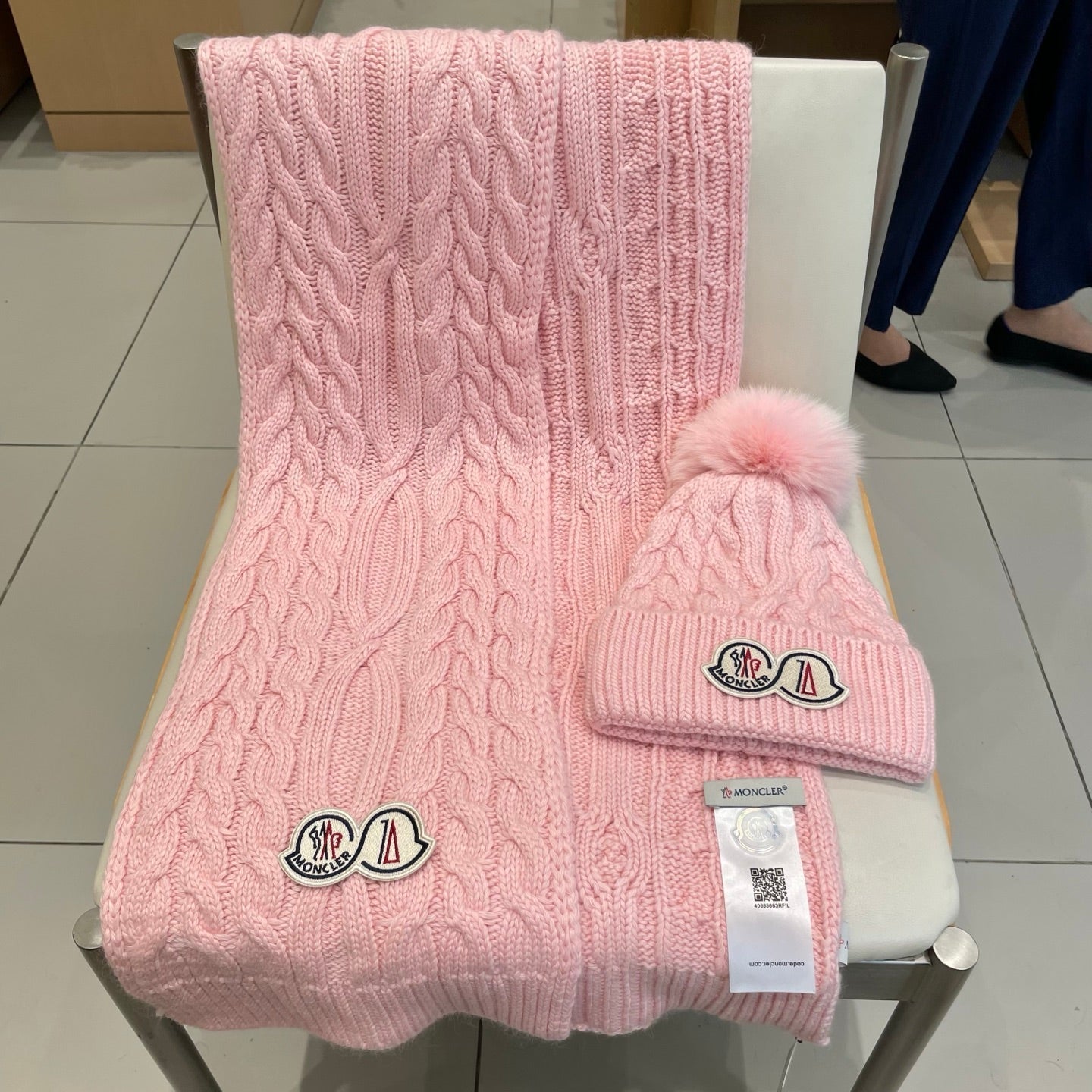 Moncler Classic Set Hat & Scarf Pink in Wool 980306