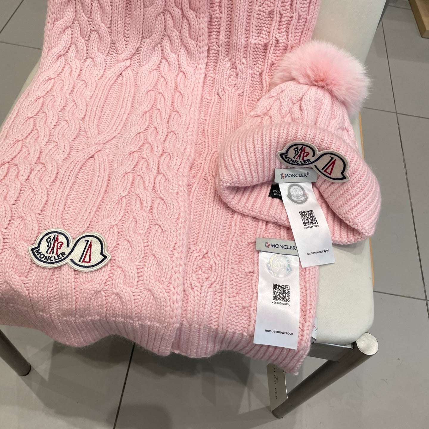 Moncler Classic Set Hat & Scarf Pink in Wool 980306