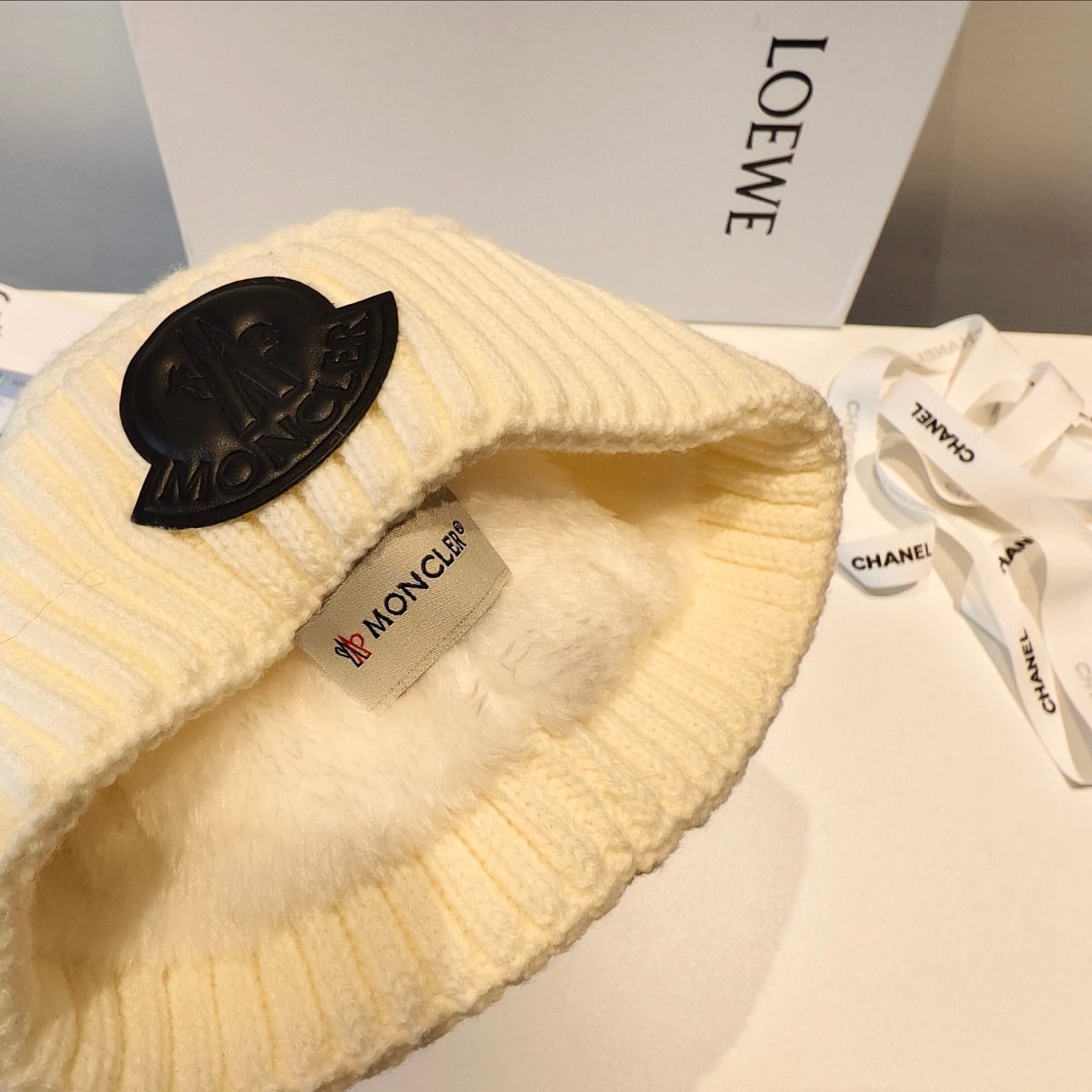 Moncler 2025 White New Designer Pom-Pom Wool Beanie 980215