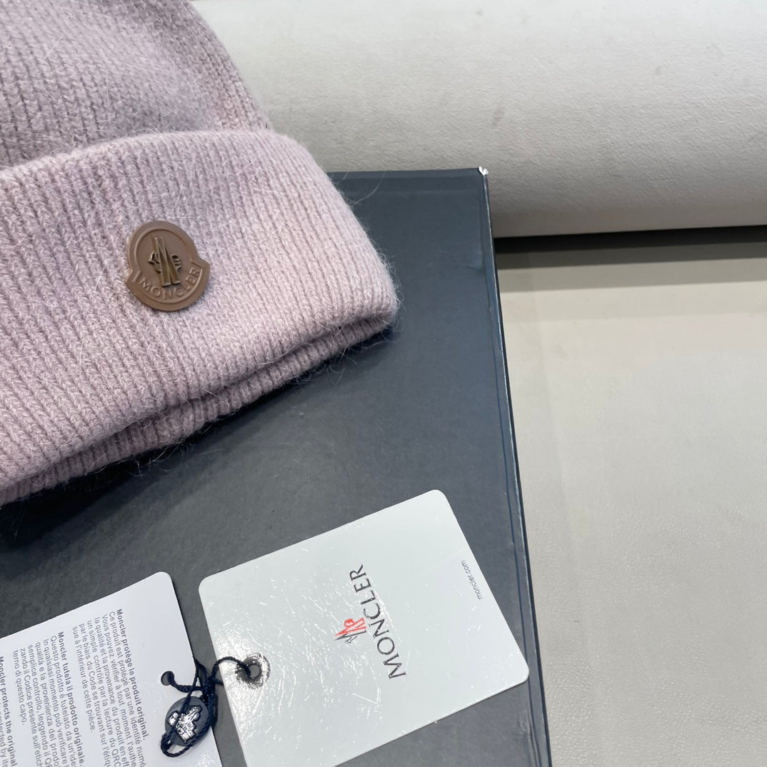 Moncler Classic Pink Knit Hat in Cashmere 980195