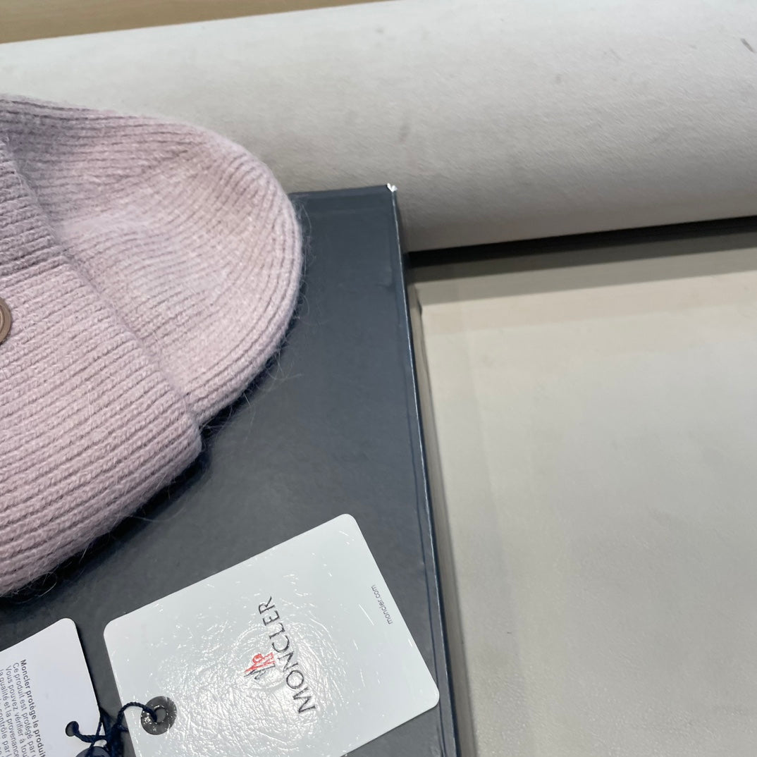 Moncler Classic Pink Knit Hat in Cashmere 980195
