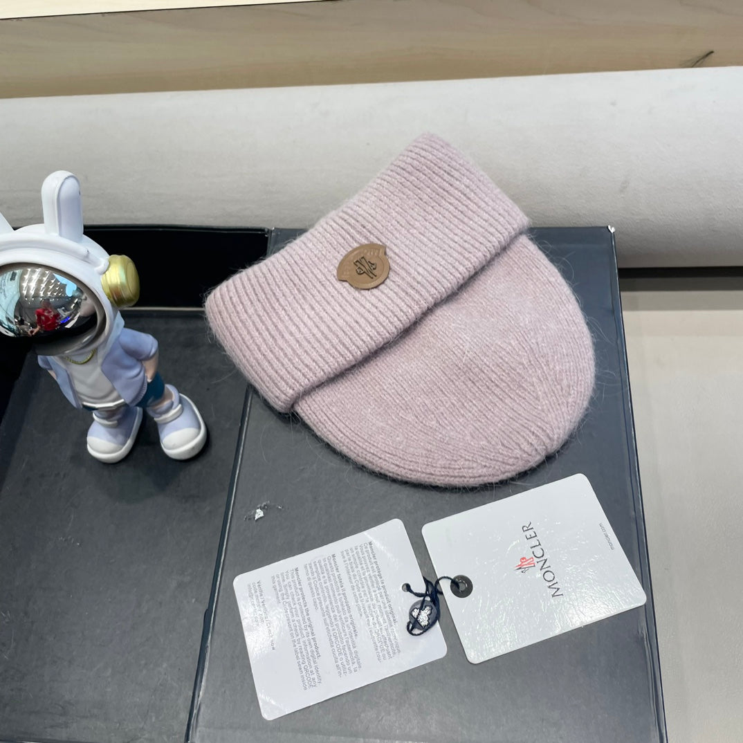 Moncler Classic Pink Knit Hat in Cashmere 980195
