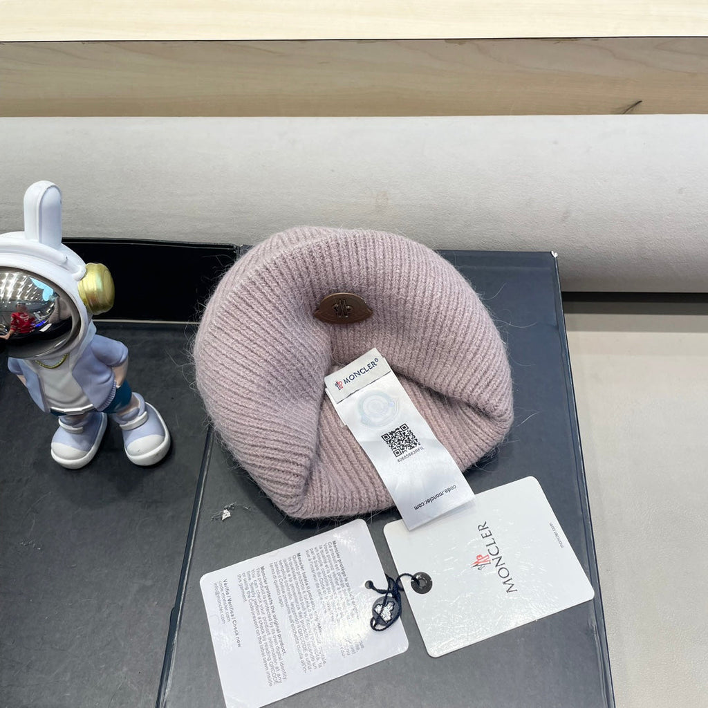 Moncler Classic Pink Knit Hat in Cashmere 980195