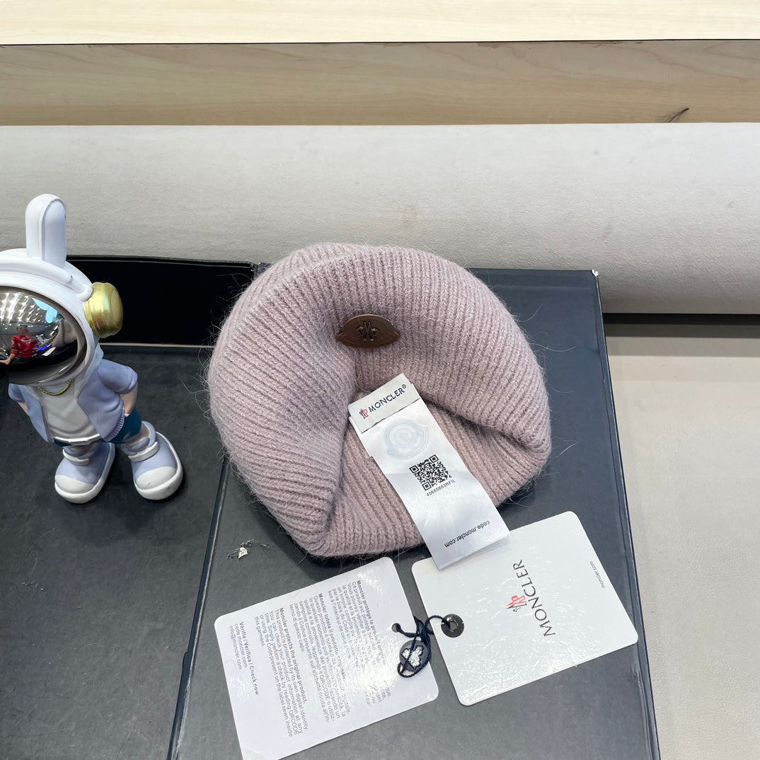 Moncler Classic Pink Knit Hat in Cashmere 980195