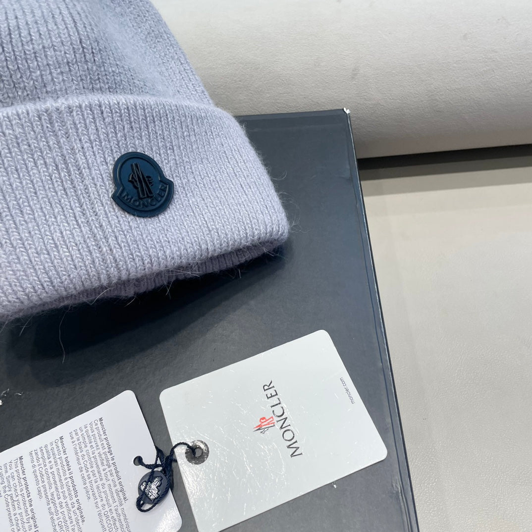 Moncler Classic Powder Blue Knit Hat in Cashmere 980194