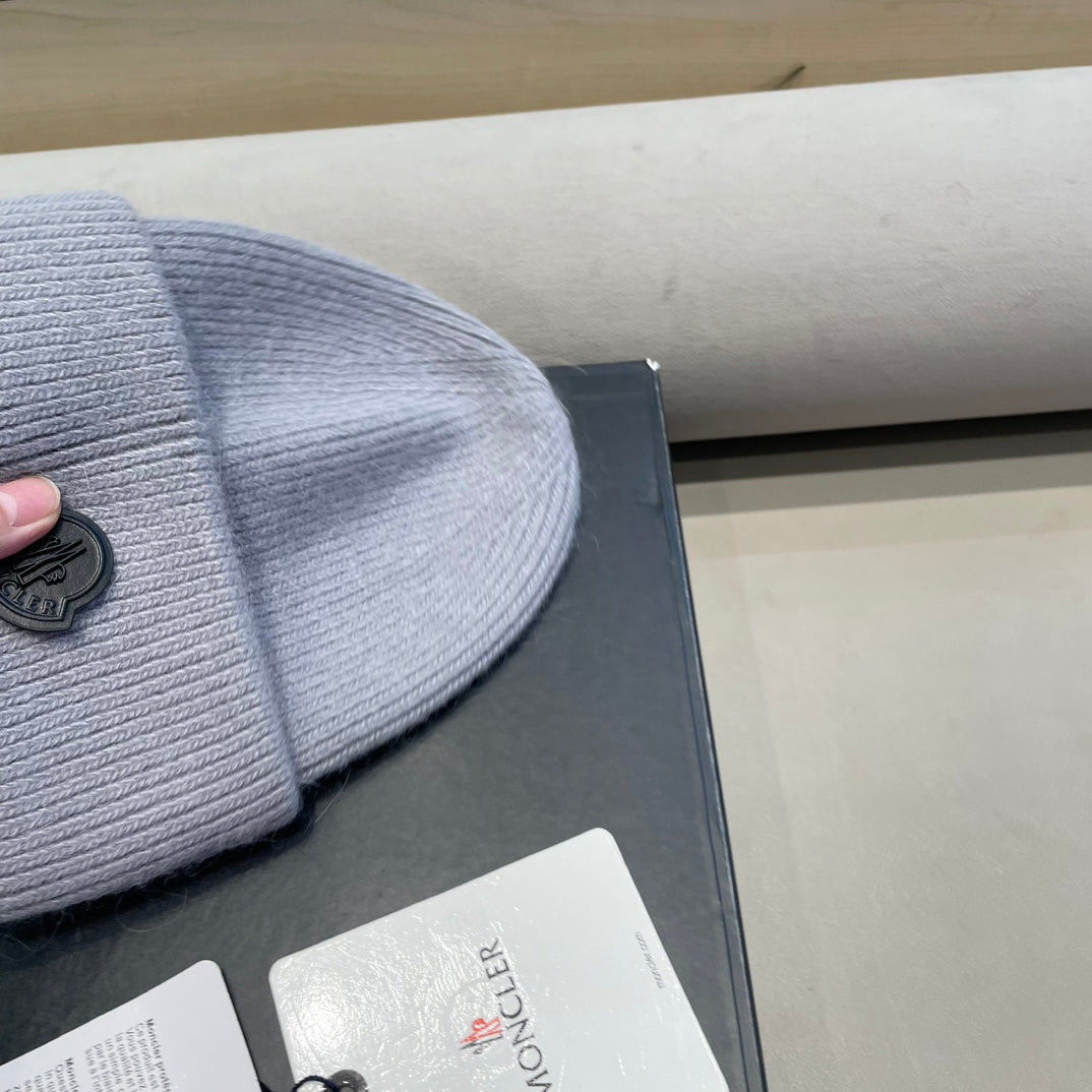 Moncler Classic Powder Blue Knit Hat in Cashmere 980194