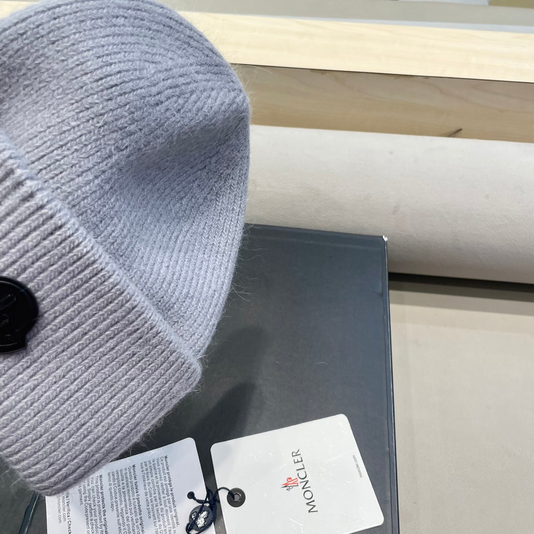 Moncler Classic Powder Blue Knit Hat in Cashmere 980194