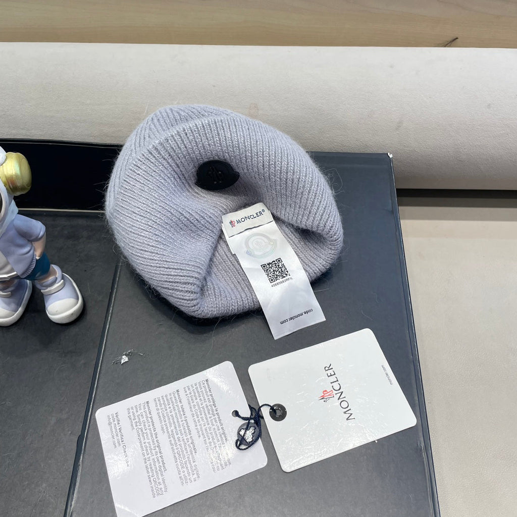 Moncler Classic Powder Blue Knit Hat in Cashmere 980194