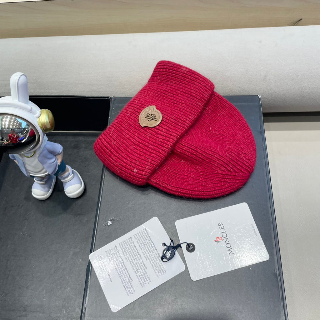 Moncler Classic Red Knit Hat in Cashmere 980193