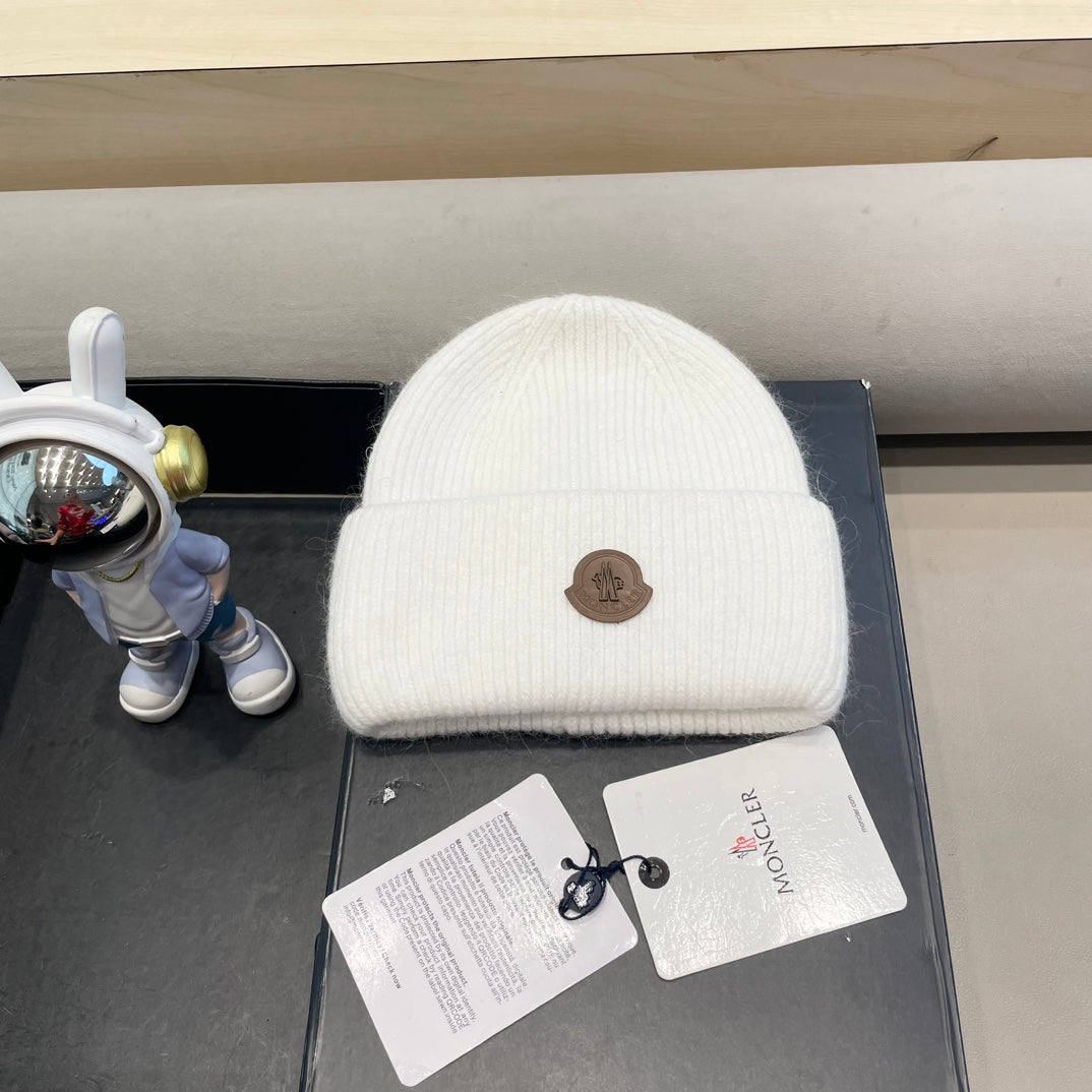 Moncler Classic White Knit Hat in Cashmere 980190