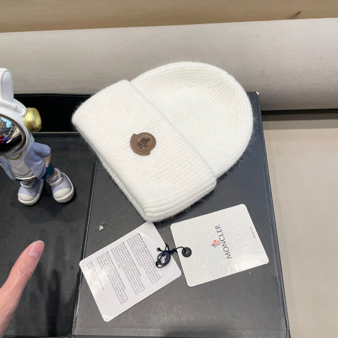 Moncler Classic White Knit Hat in Cashmere 980190
