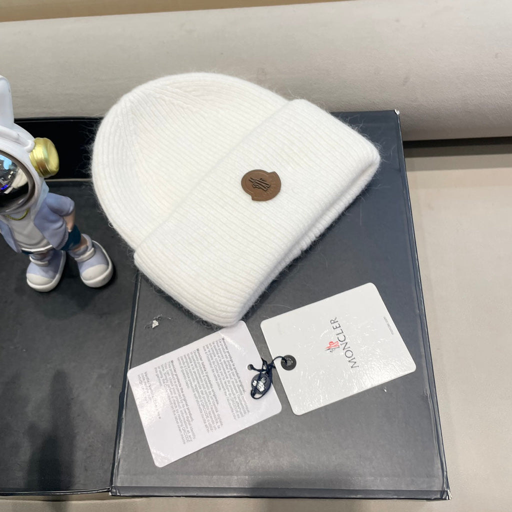 Moncler Classic White Knit Hat in Cashmere 980190