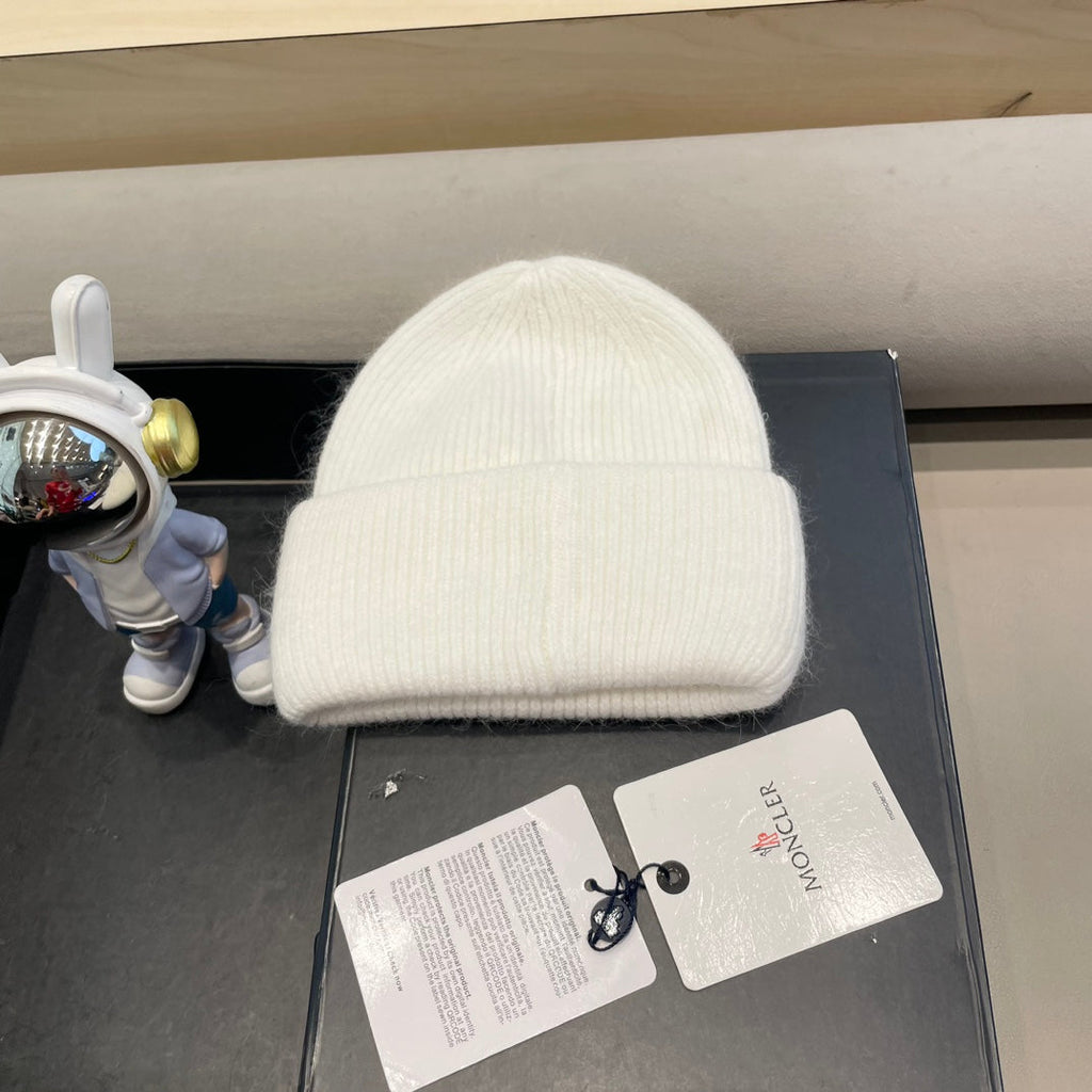 Moncler Classic White Knit Hat in Cashmere 980190