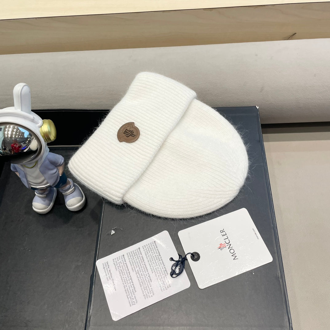 Moncler Classic White Knit Hat in Cashmere 980190