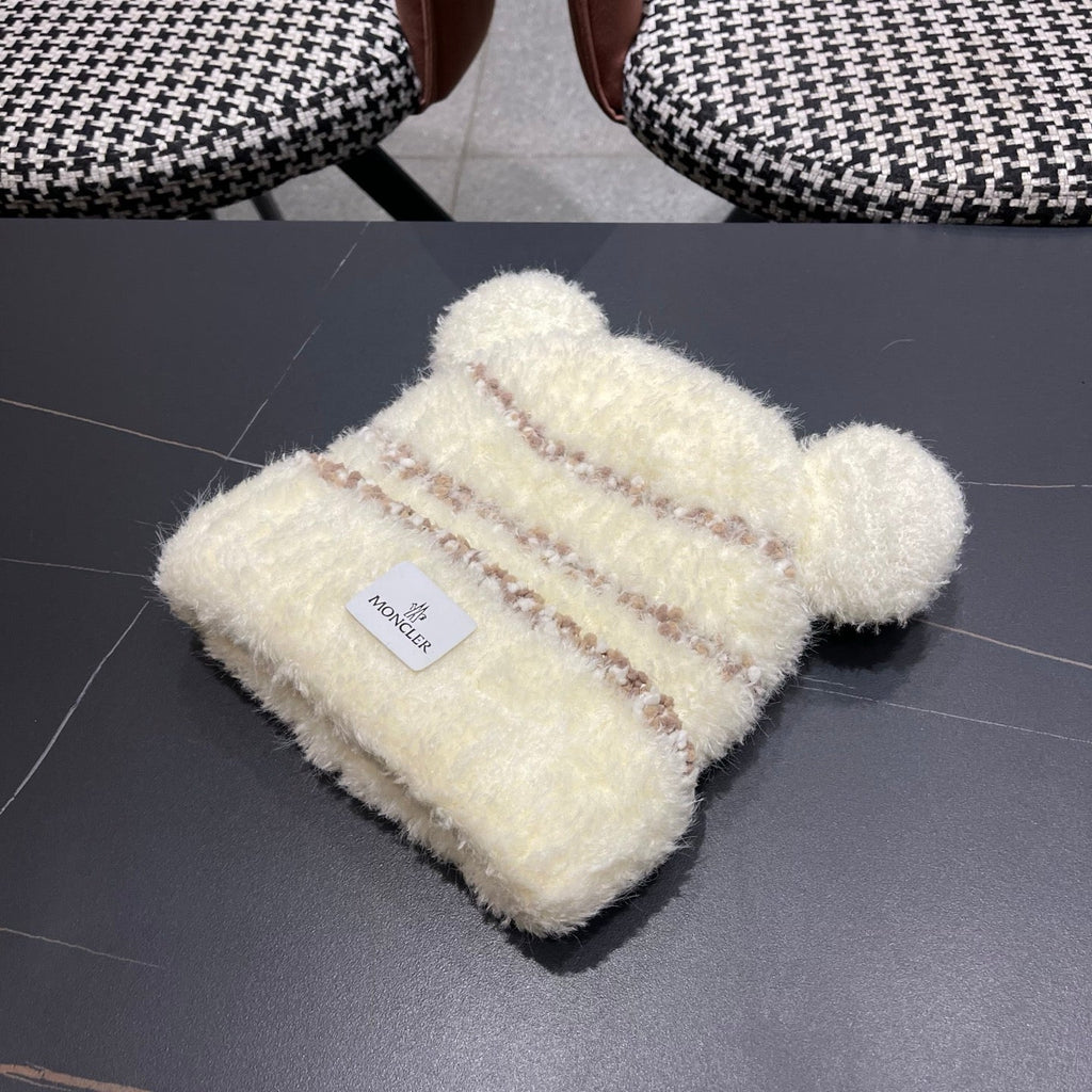 Moncler Cute Bear Fleece-Lined Warm Knitted White Hat 980004