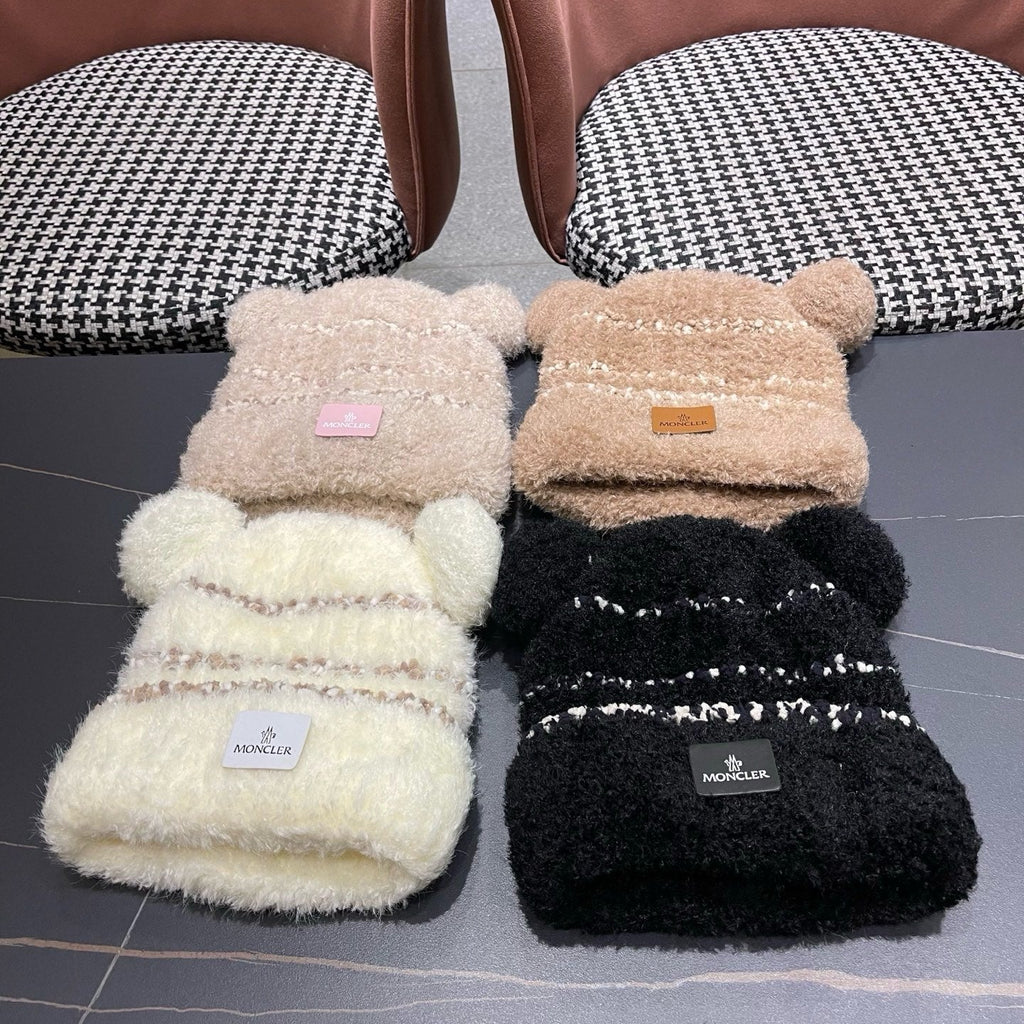 Moncler Cute Bear Fleece-Lined Warm Knitted White Hat 980004
