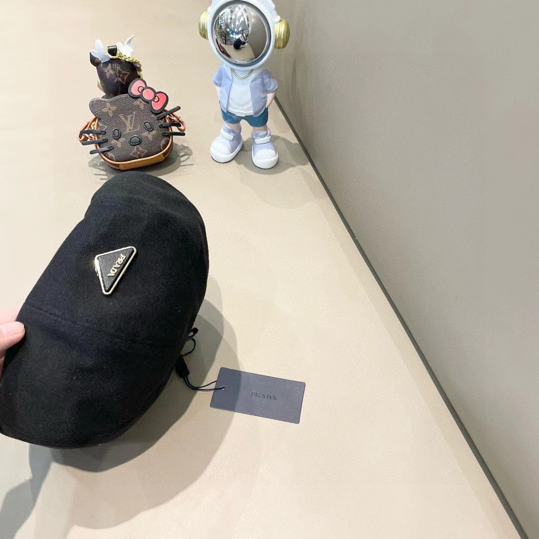Prada Beret Pumpkin Style Women's Black in Canvas 125791