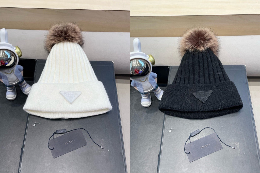 Prada Fleece-Lined Thick Real Fox Fur Pom-Pom Knitted White Hat 125677