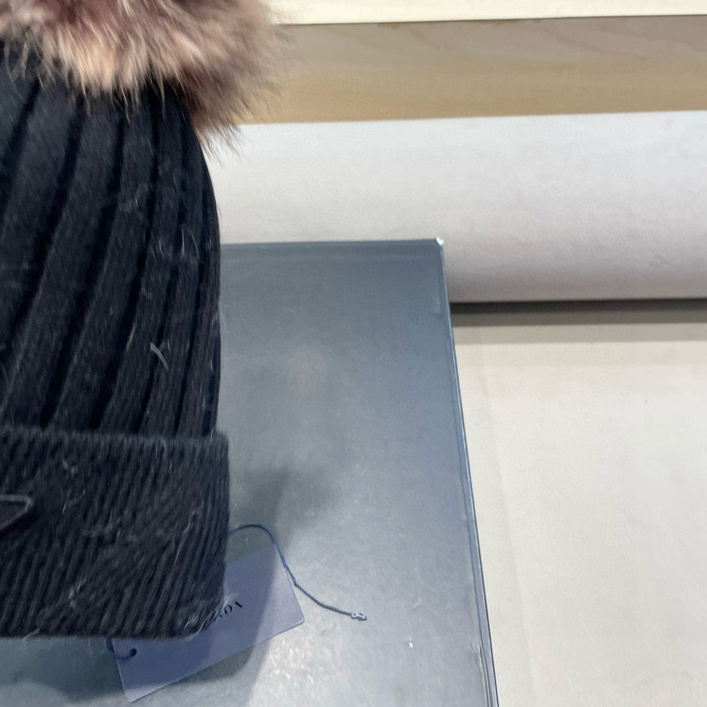 Prada Fleece-Lined Thick Real Fox Fur Pom-Pom Knitted Black Hat 125676