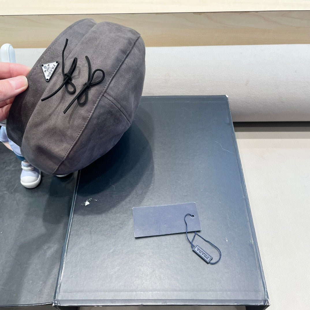 Prada 25 Women's Beret Gray in Cloth 123101