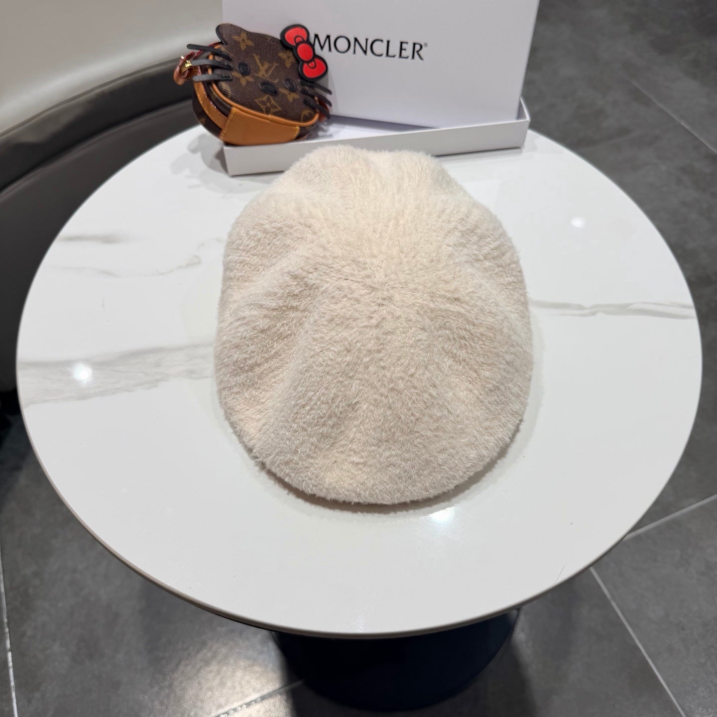 Prada 25 Iceland Beret White in Cashmere 125816